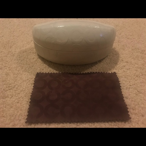 COACH SUNGLASS CASE WITH CLEANING CLOTH - Picture 2 of 4
